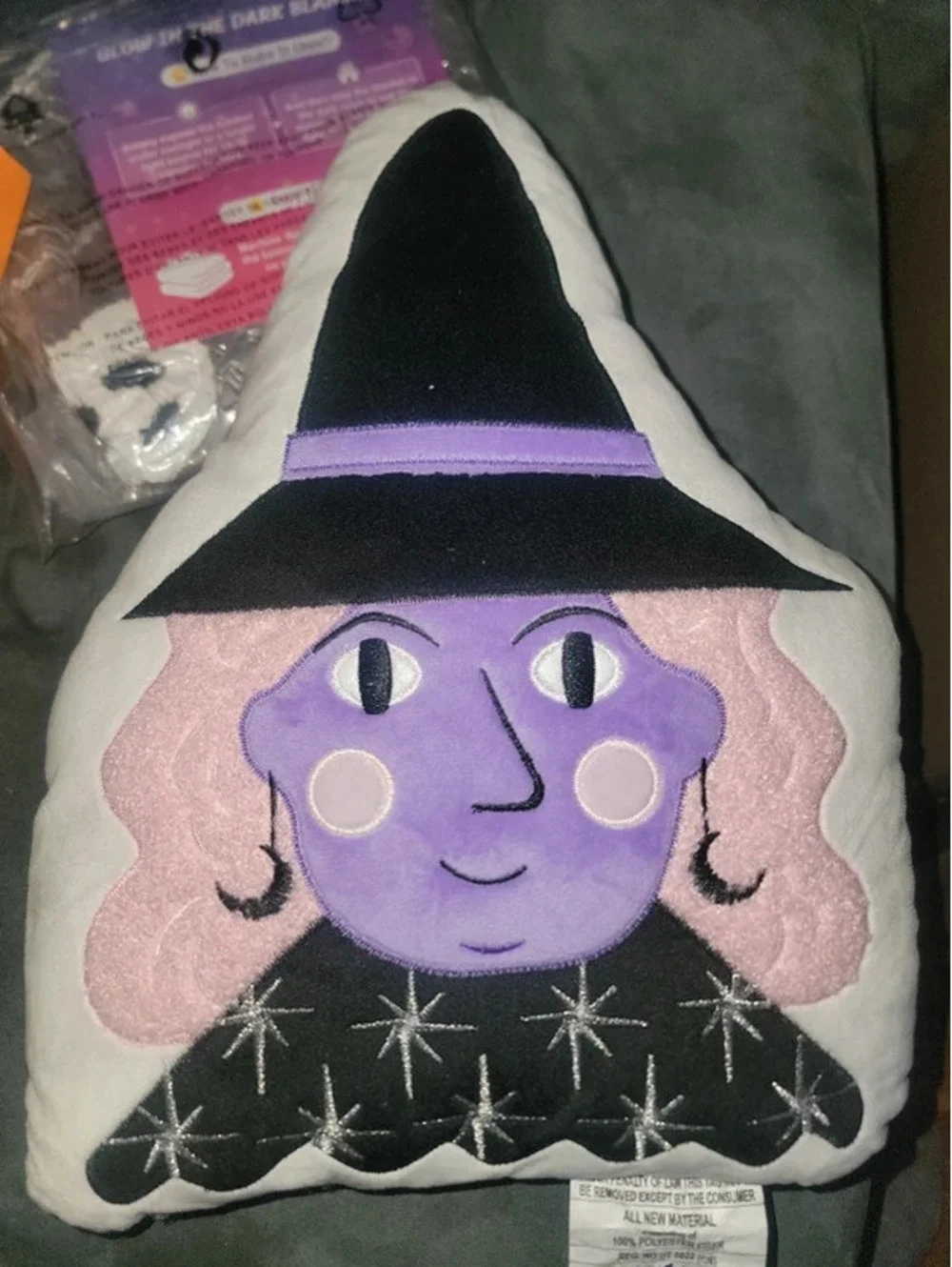 Halloween bundle! With glow in dark blanket read below